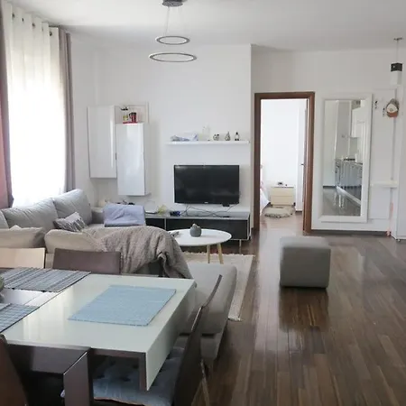 Apartment Nys Spacious Tirana
